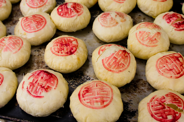 Булочки с печатями - вот традиционное "свадебное пирожное" по-китайски