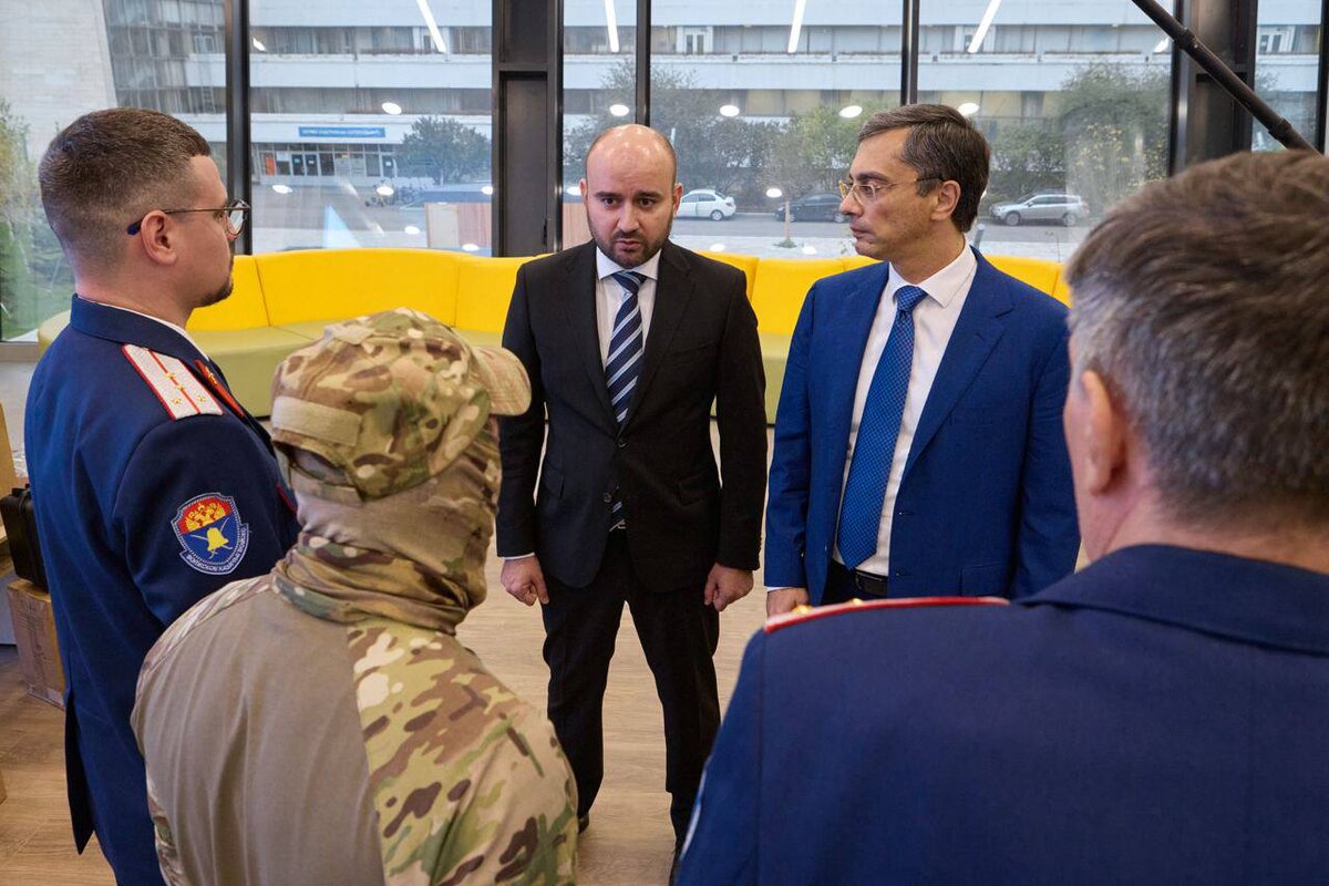    Спецтехнику и оборудование после отправки в зону СВО получат бригады спецназначения Центрального военного округа и 15-й казачий добровольческий отряд "Ермак", в составе которых служат бойцы из Самарской области.