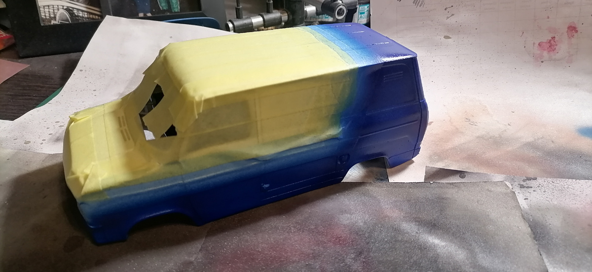 Вот как то так: нанесен только темный цвет. Дальше будут еще два цвета.