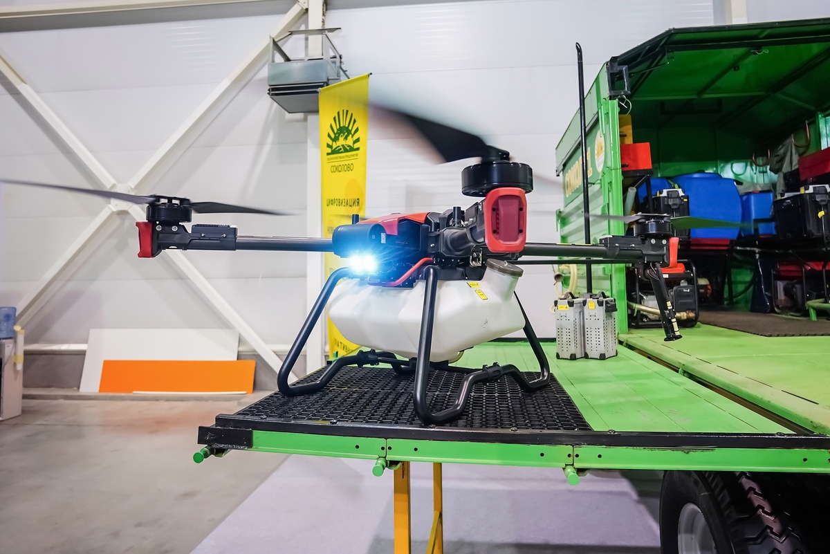 Внешне «Сокол» — просто компактный беспилотник, но после включения в технологическую цепочку он начинает приносить хозяйству серьезные деньги.