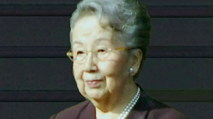 Источник: https://commons.wikimedia.org/wiki/File:Princess_Mikasa_2012-1-2.jpg