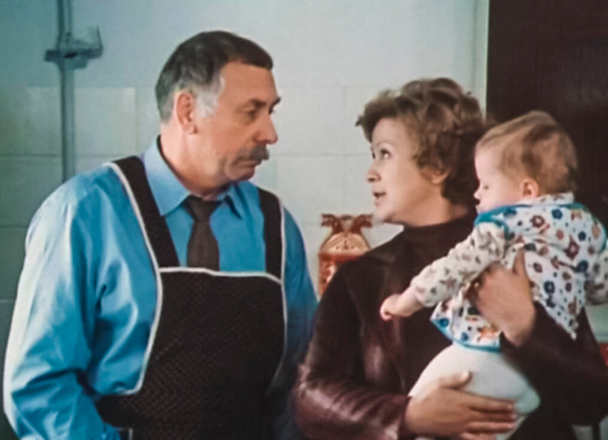 С А. Папановым в мелодраме "По семейным обстоятельствам", 1977 год