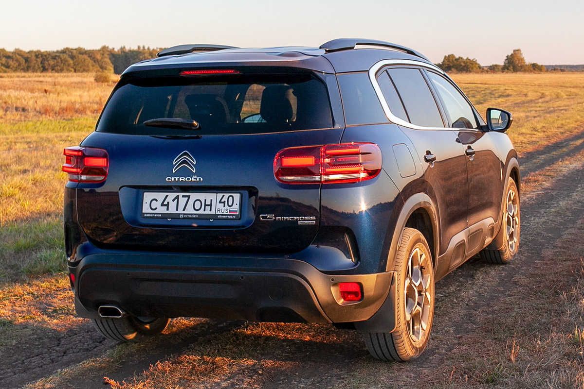    После рестайлинга Кактуса эти смелые элементы, перекочевавшие на него прямо с концепта, скукожились примерно до того вида, в котором сейчас присутствуют на C5 Aircross   
Андрей Моторов