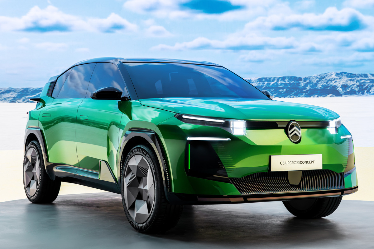    Судя по показанному недавно шоукару, в следующем поколении от уникальных буферов AirBump вообще не останется и следа   
Citroen