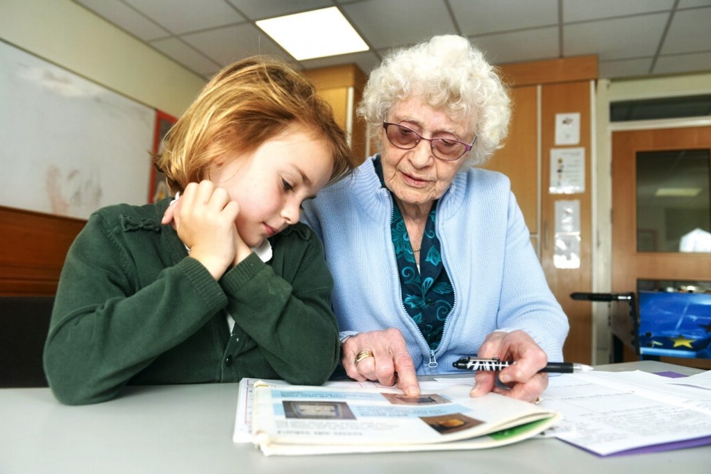 Репетиторы зарабатывают очень неплохо. 