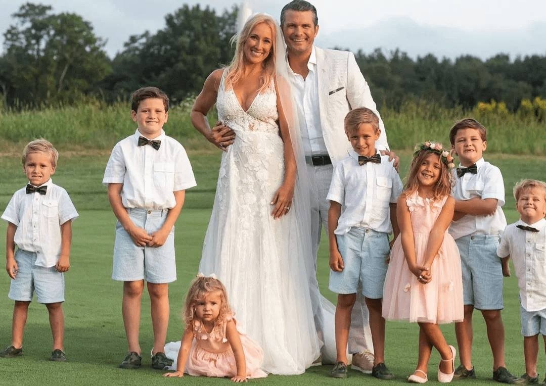 Один дома по-новому: Семья и традиции в жизни министра США