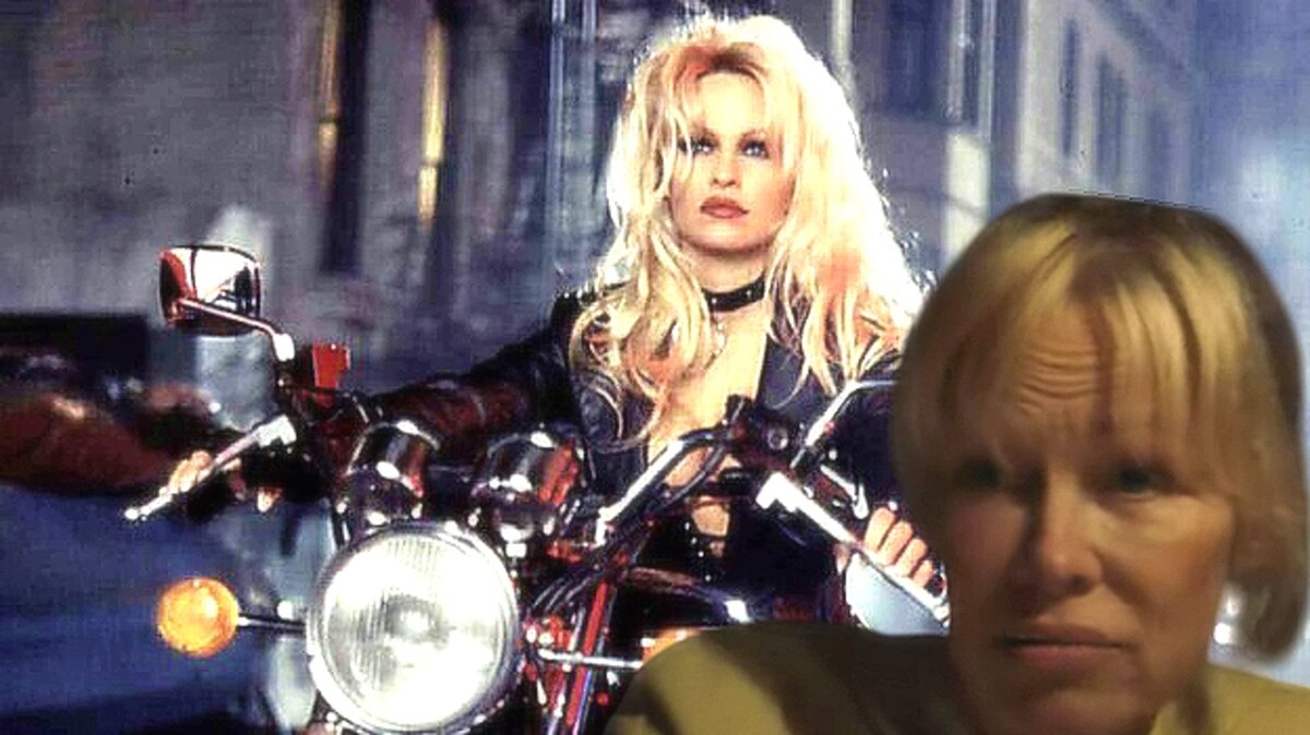 Ты все еще хочешь назвать меня малышкой? 