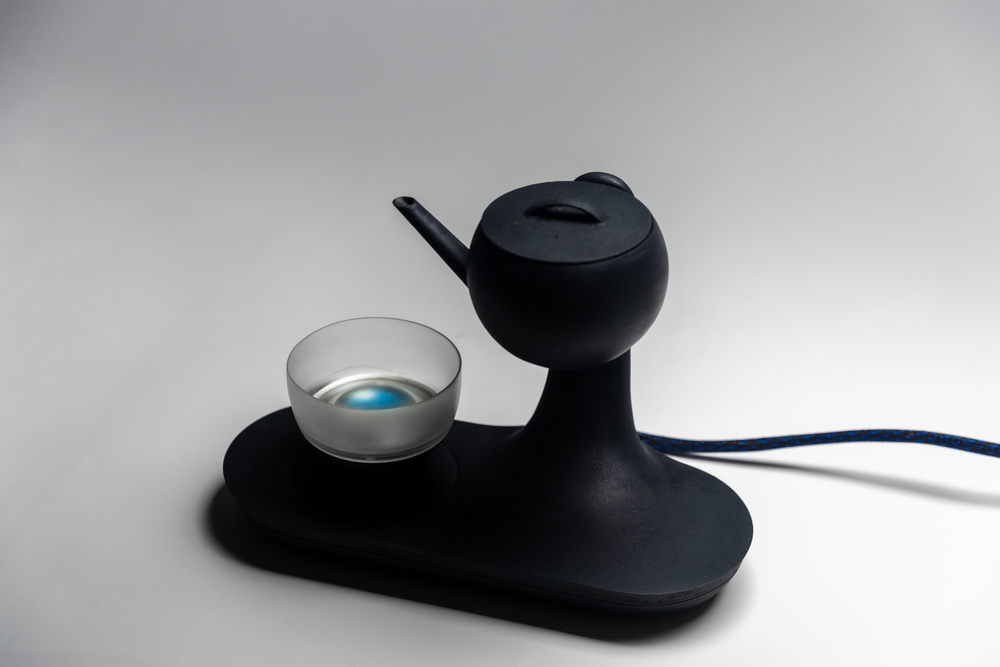    Умный чайник gpTea сам наполняет кружку и общается с человеком [ВИДЕО]