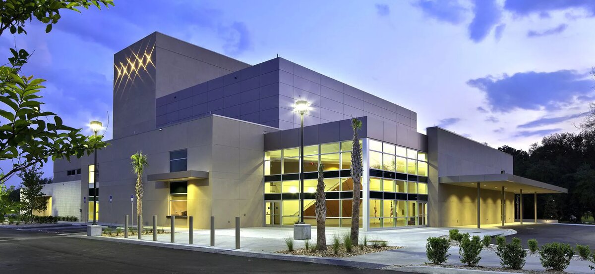 Институт  в Санта Фе. Исследует фундаментальные свойства сложных адаптивных систем