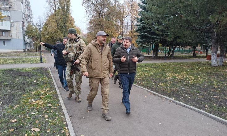    Нет далеких и близких – есть только родные