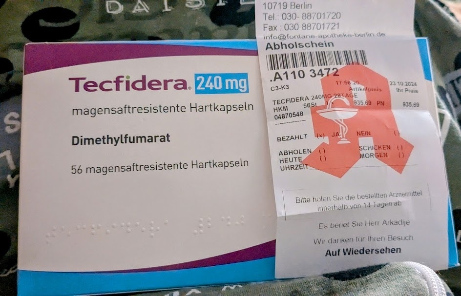 Упаковка лекарства и чек из немецкой аптеки. Фото автора