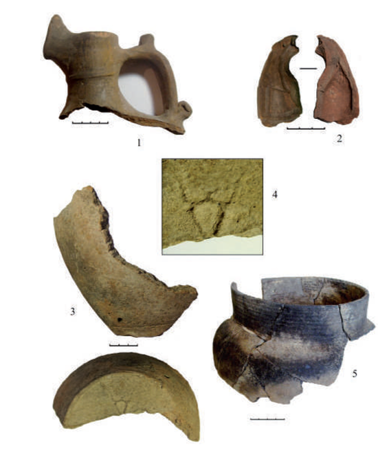 
Фрагменты керамических сосудов из раскопок центральной части Болгарского городища (по: Баранов, Губайдуллин, 2016)
Иллюстрация: Археология Волго-Уралья. Т. 5. Средние века (VIII – начало XIII вв.) / Институт археологии им. А.Х. Халикова АН РТ