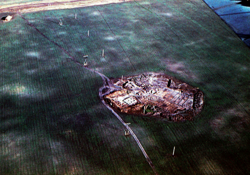 
Аэрофото раскопок в центральной части внутренного города Биляра
Иллюстрация: Археология Волго-Уралья. Т. 5. Средние века (VIII – начало XIII вв.) / Институт археологии им. А.Х. Халикова АН РТ