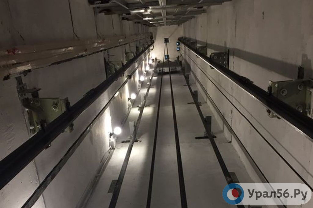    В жилом доме в Оренбурге произошло ЧП: лифт с человеком внутри внезапно начал падать