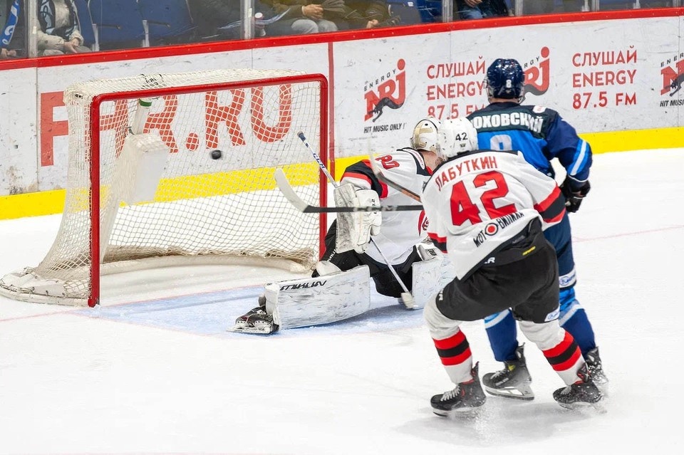    Победа позволила барнаульцам сократить отставание от лидеров. Фото: официальный сайт ХК «Динамо-Алтай»