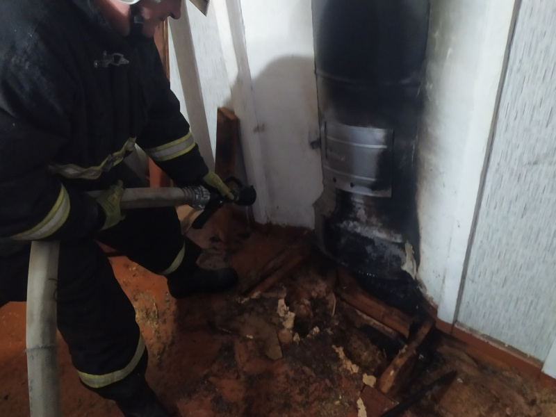    Печь вспыхнула в жилом доме ранним утром в КарелииОПС по Муезерскому району