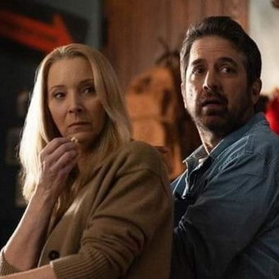     Лиза Кудроу и Рэй Романо продают дом с секретом в трейлере «За красивым фасадом»