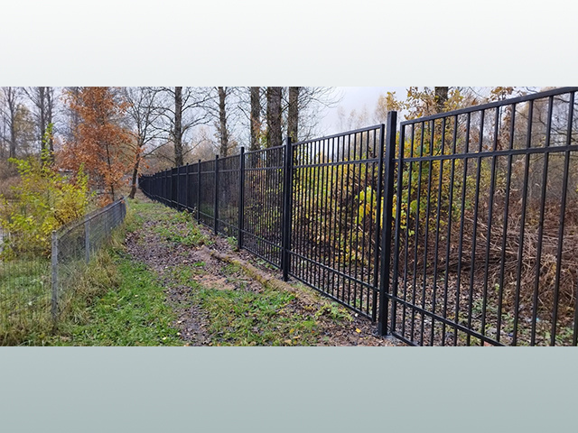 В Тверской области осужденные сделали ограждение для дома престарелых