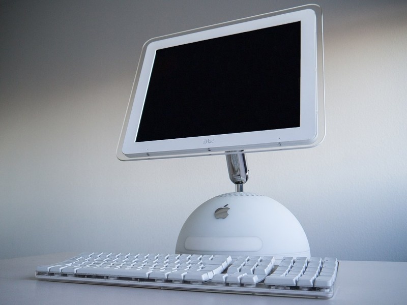    Энтузиаст встроил новый Mac mini в винтажный iMac G4 [ВИДЕО]