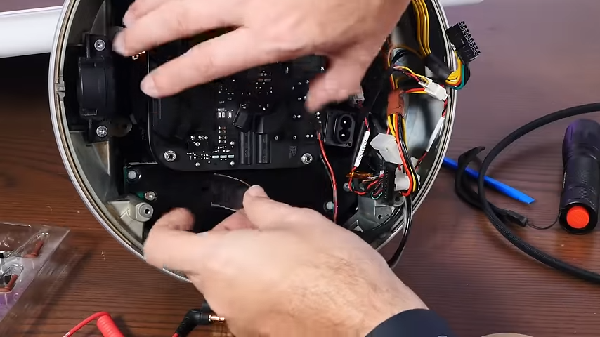    Энтузиаст встроил новый Mac mini в винтажный iMac G4 [ВИДЕО]