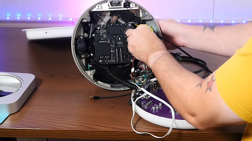    Энтузиаст встроил новый Mac mini в винтажный iMac G4 [ВИДЕО]