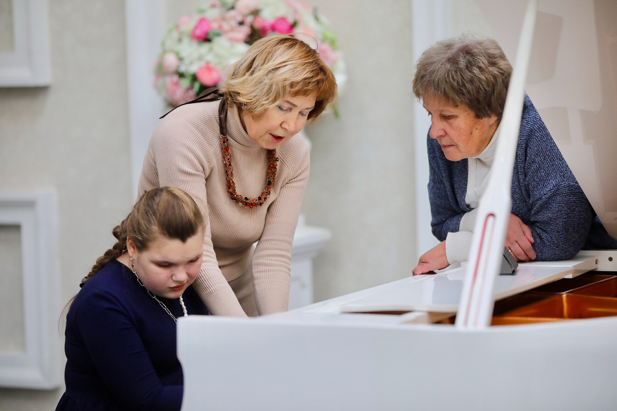 Момент мастер-класса профессора кафедры инструментального исполнительства Юлии Павловны Антоновой