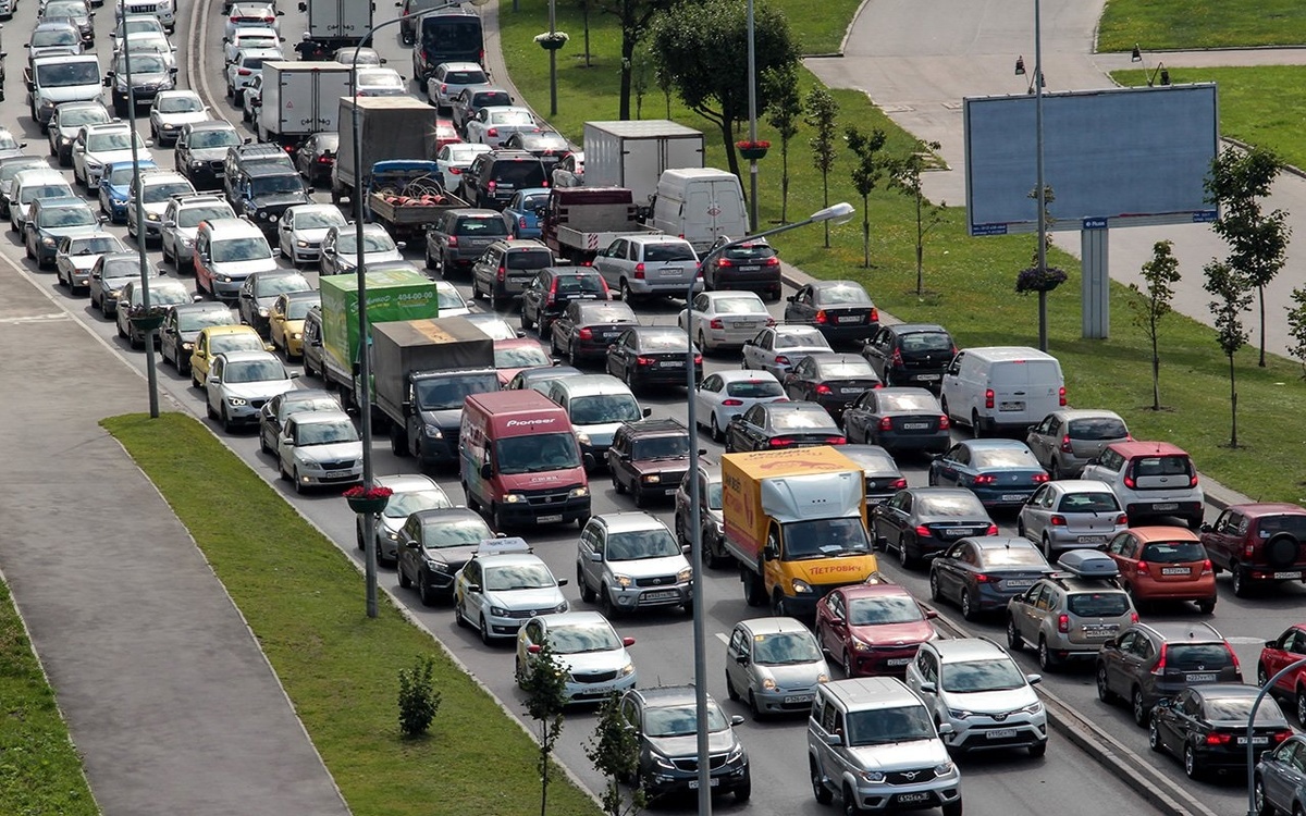 Типичное явление на городской улице крупного российского города. Фото zr.ru