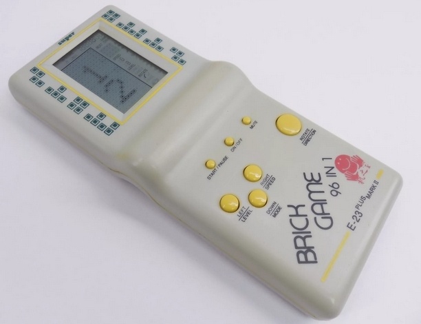 У меня такой примерно был. В поезде сутками могла в него играть👍