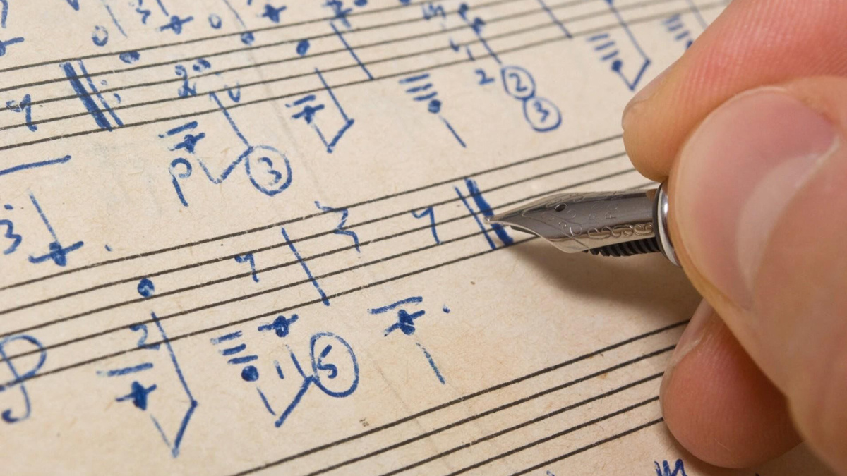 Музыкальный редактор просто обязан разбираться в музыке на ламповом уровне