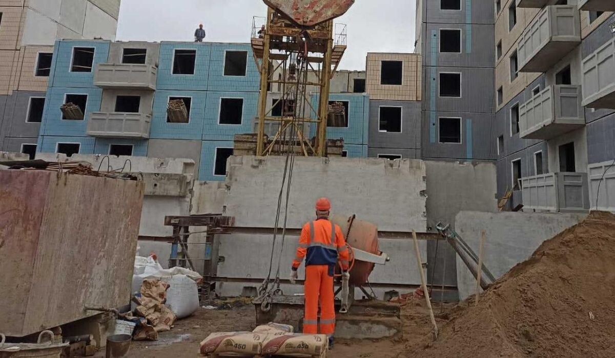     Строительство дома. Источник: krskstate.ru Автор фото: Пресс-служба администрации Красноярского края