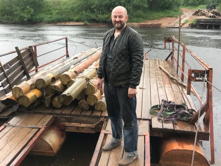 Перевозка разобранной церкви через р. Луга