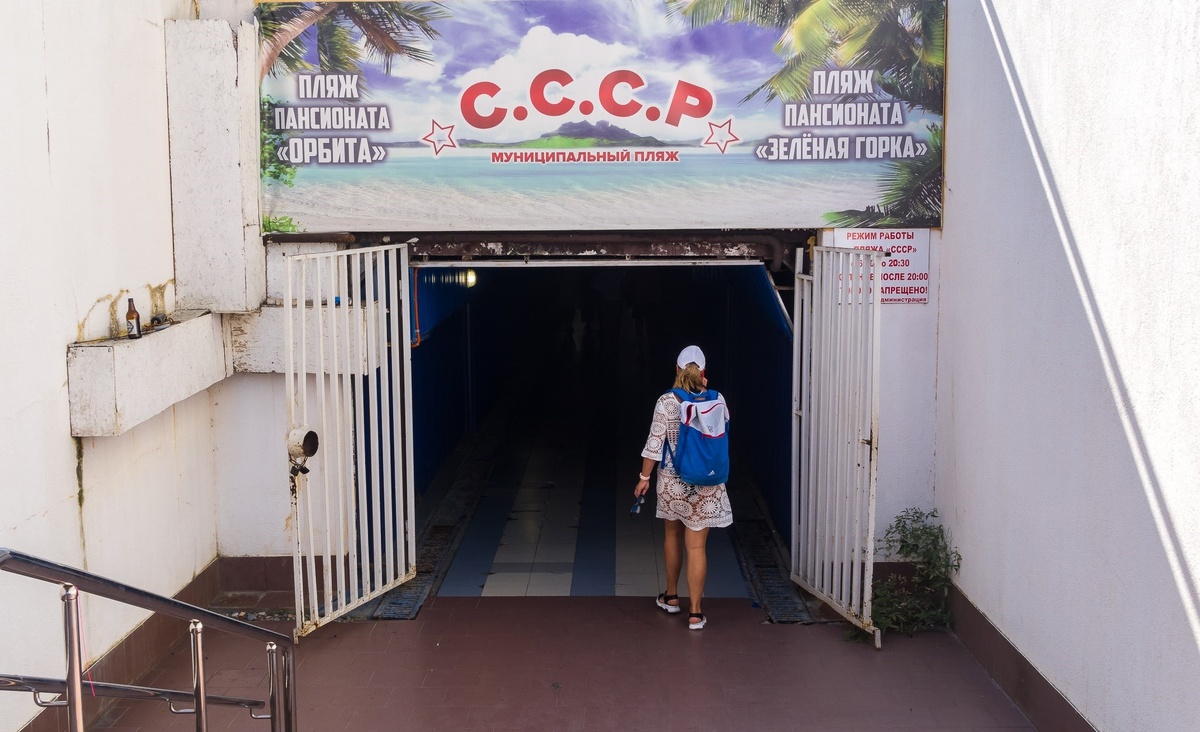 Вот так выглядит проход на один из пляжей