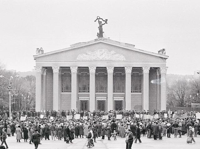 Митинги и протестная активность – примета 1990-х. Фото Юрия Коренько
