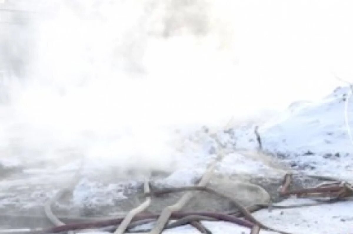    Подросток, провалившийся в яму с кипятком в Омске, спешил на пожар