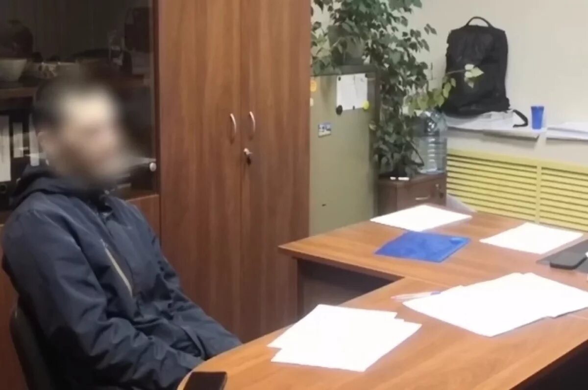    В СКР пояснили, что юношу задержали на месте преступления сотрудники УФСБ России по Кировской области