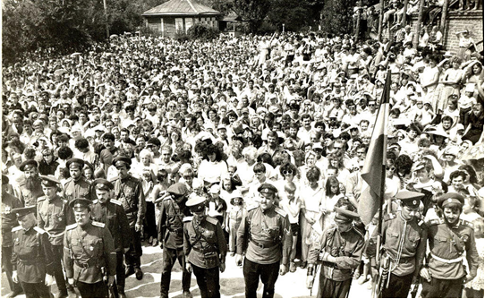 Казачий Круг в станице Старочеркасской. 5 августа 1990 года.