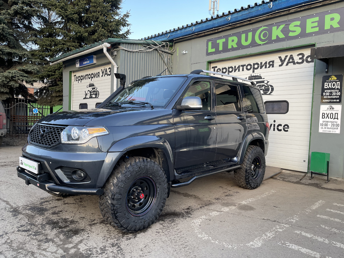 Чистый турист на 33-х, с лебедкой и шноркелем.