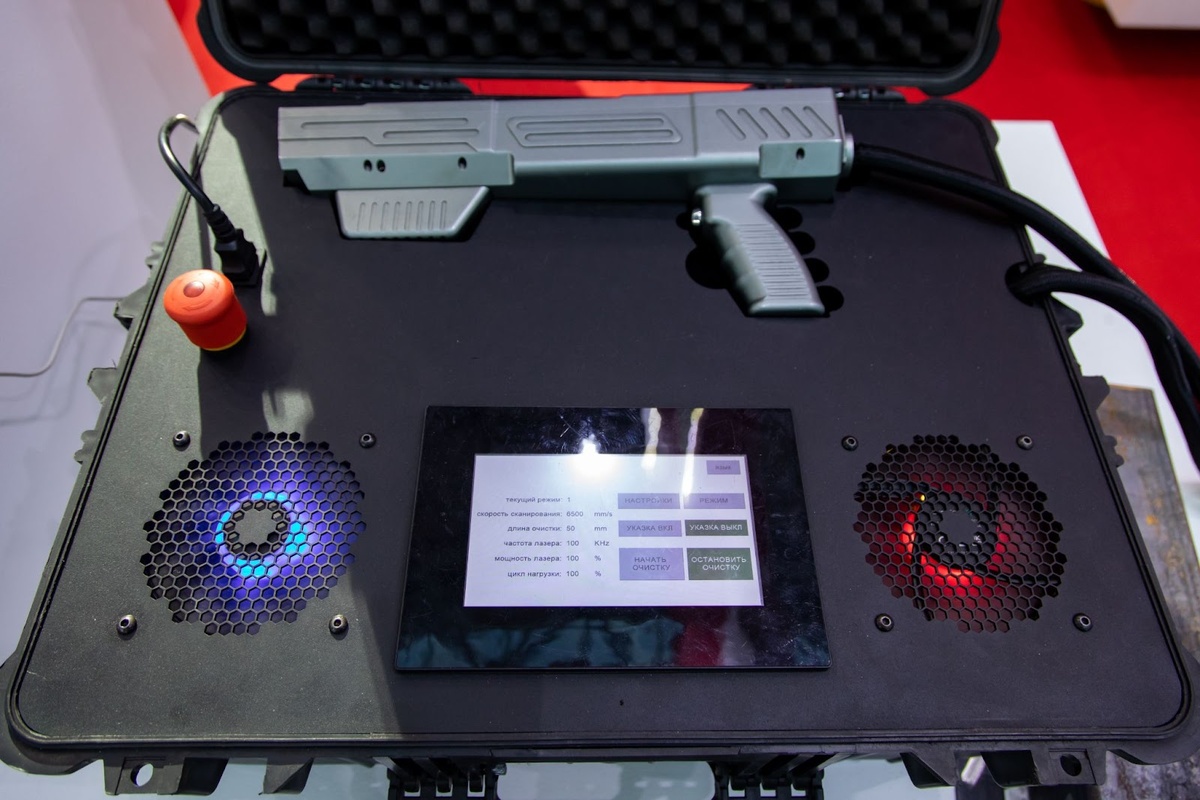 Внутренности кейса для лазерной очистки CLEANER CASEПример очистки от ржавчины