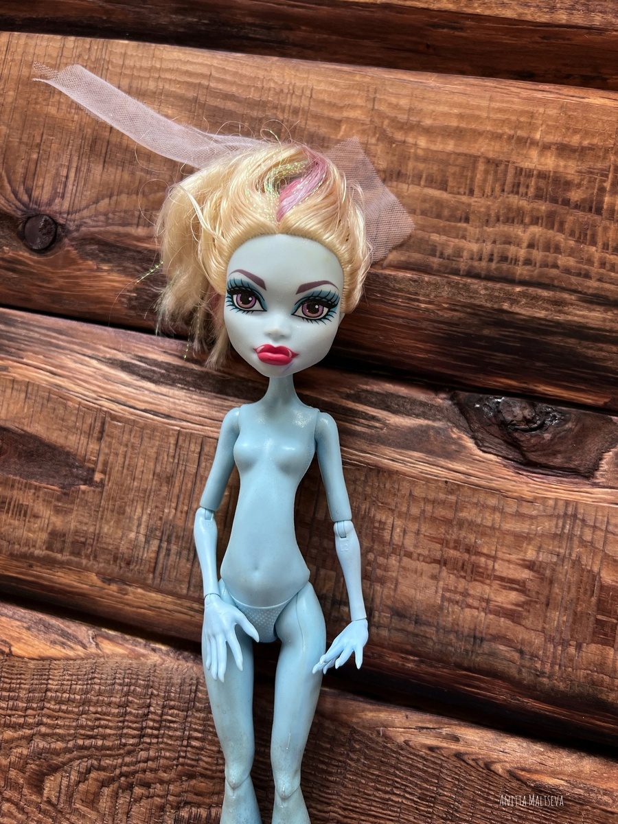 Эбби из сериии кукол "Монстер Хай"