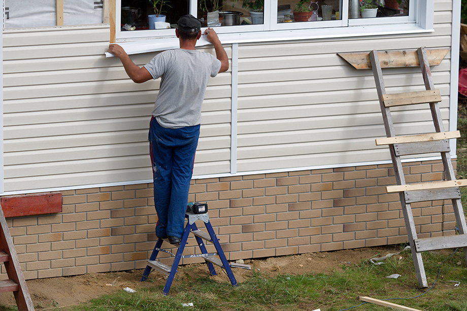 Сайдинг вырос в цене на 100 процентов за два года. | Фото: Семен Лиходеев/ТАСС