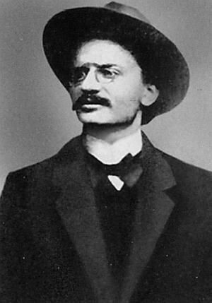 Лев Троцкий в Париже. 