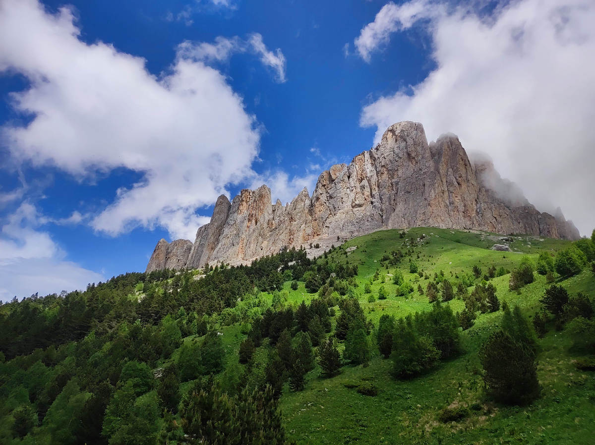 У горы Большой Тхач, Адыгея