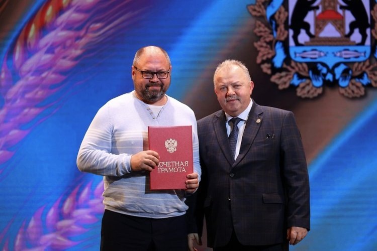    Новгородский пчеловод на грантовые средства ведет в Крестецком округе строительство цеха по переработке