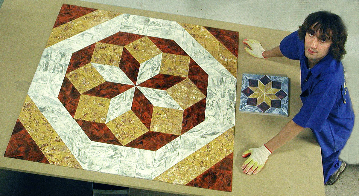 Визуально мозаика из Систром бетона ничем не отличается от мозаики из натурального мрамора, но имеет множество преимуществ. (На фото представлены изделия из Систром-бетона)