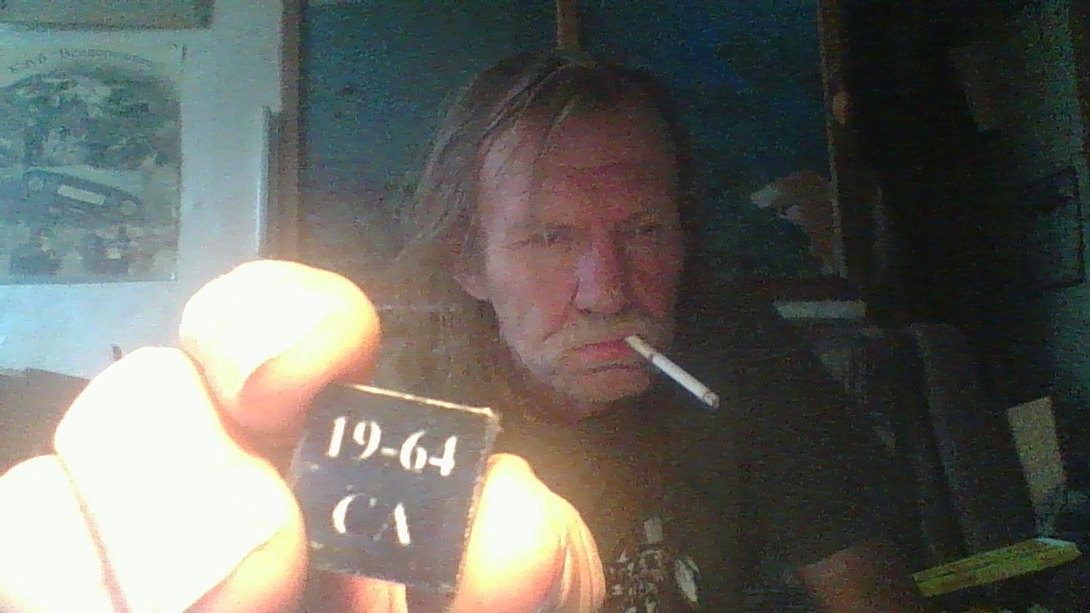 Офигеть...месяца полтора назад потерял задний номер на Ленкином стадионе. Кто-то из Ленкиных учеников его нашёл и положил на бум. Если ещё и передние номера станут находить - я буду в шоке...Передних номеров потеряно там штук пять...+ три боковых зеркала + два троса +два шакла + задний левый фонарь...
Одни убытки, блиин...