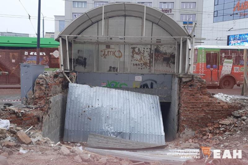    ЕАН / Брошенный строителями переход в центре Оренбурга