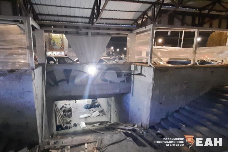    ЕАН/Внутри - мусор и руины