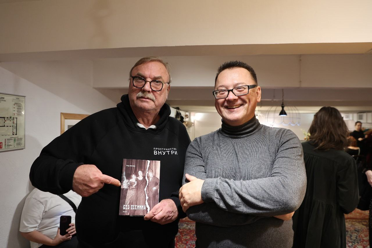 Продюсер Олег Карлсон (слева) и драматург Влад Васюхин в «Пространстве Внутри». Фото: Юрий Феклистов