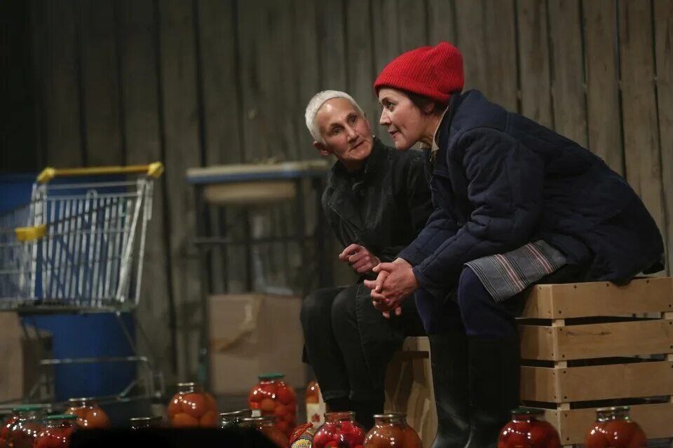 Сцены из спектаклей, играющихся в «Пространстве Внутри»