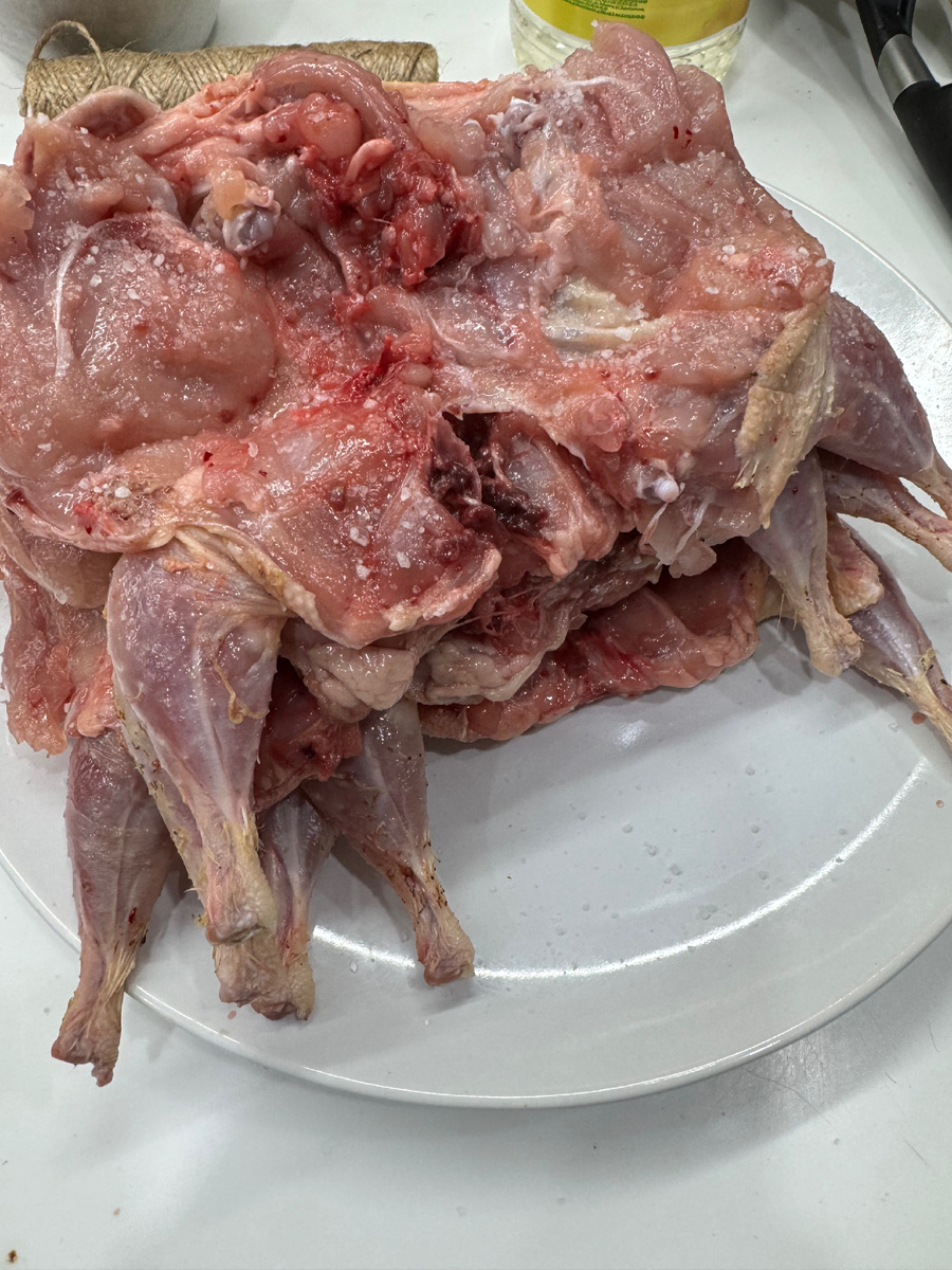 Убираем киль, ребра и позвоночник